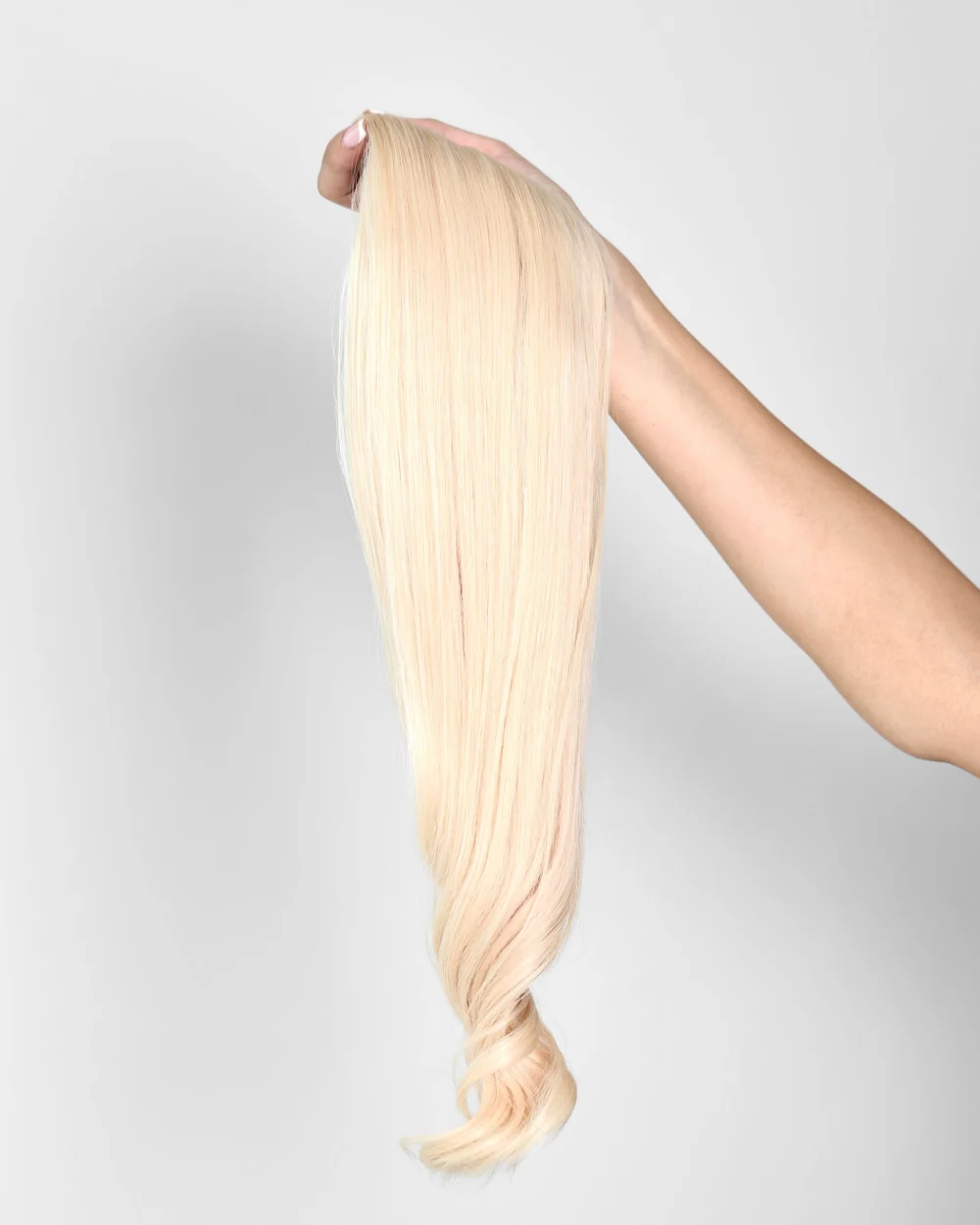 holding hair 60 od display 20260908 Weft Extensions