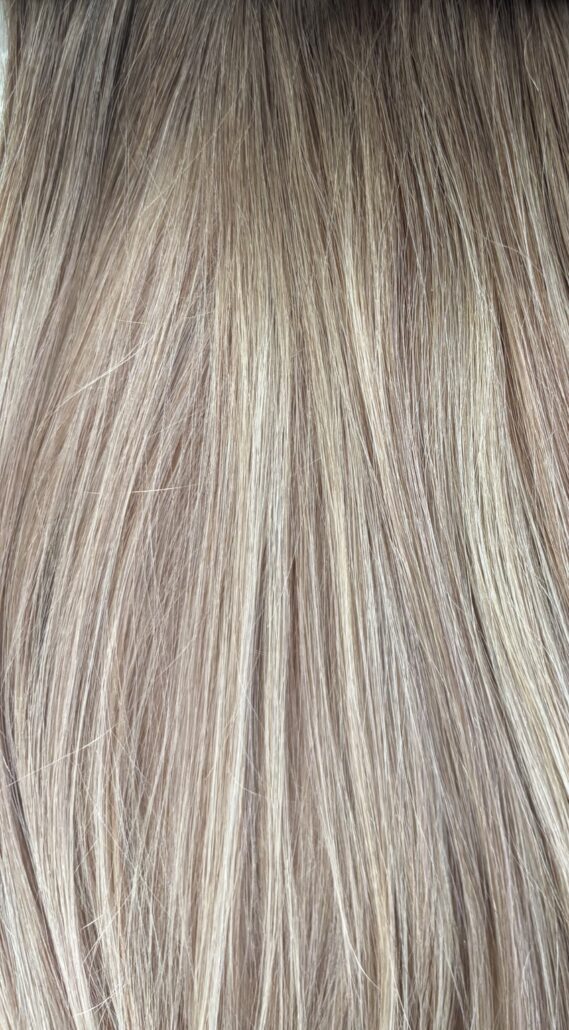 Original Diva Colour 10/60 blend swatch; Light brown base, light blonde foils and a brown root melt.